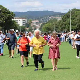 caminhada em prol do idoso