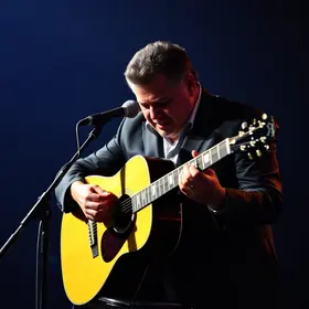 Altemar Dutra Jr. brilha em noite de emoção